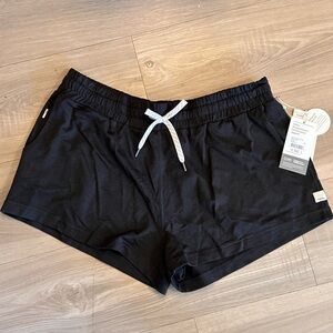Vuori performance short. Black. Size large.